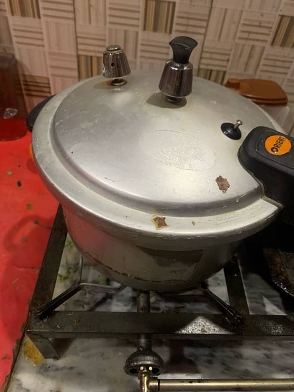 4.5  pond presure cooker for sale 2