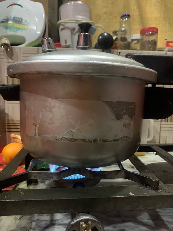 4.5  pond presure cooker for sale 3