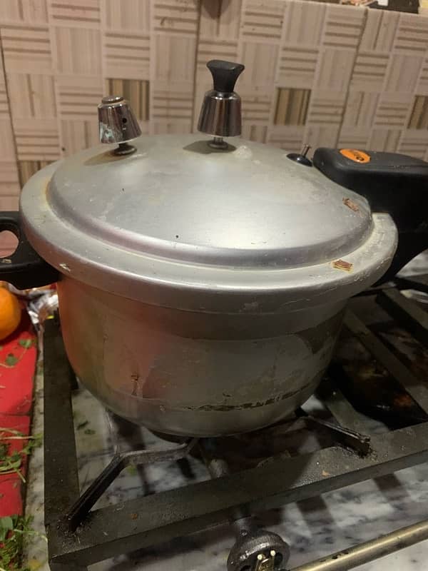 4.5  pond presure cooker for sale 4