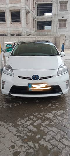 Toyota Prius S Touring Selection 1.8 2015 Model