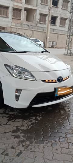 Toyota Prius S Touring Selection 1.8 2015 Model