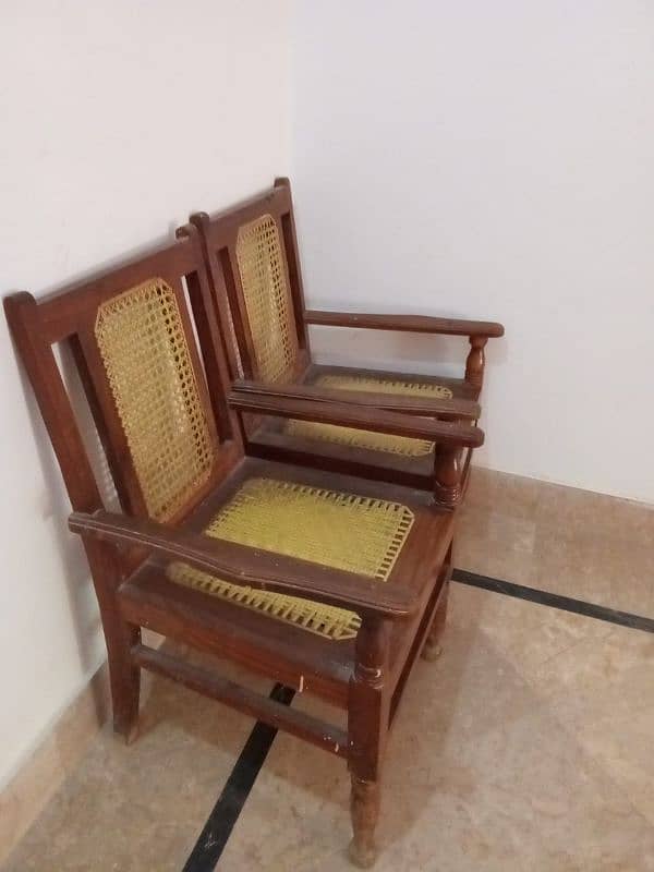 6 Wooden Chairs 1