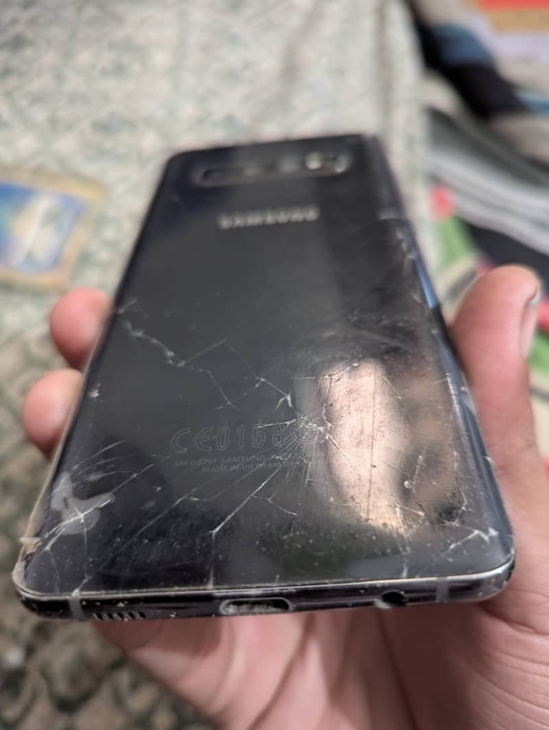 Samsung S10+ panel damage 1