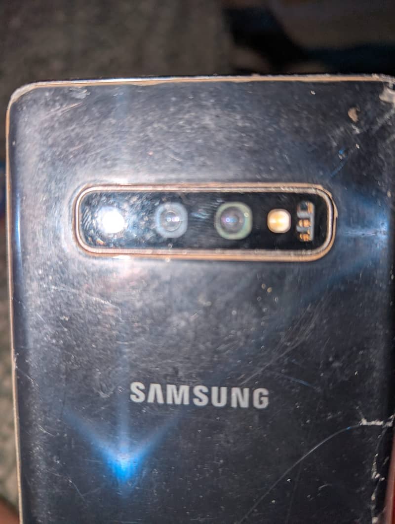 Samsung S10+ panel damage 4