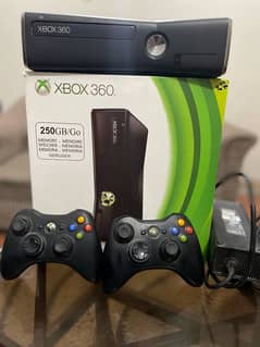 Xbox 360 Slim US-Edition (with controllers)