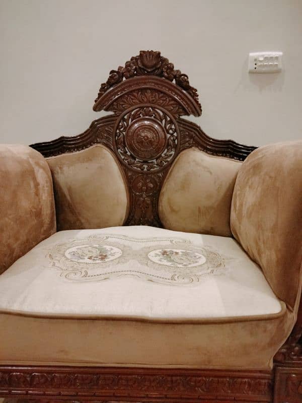 Dewan sofa 0