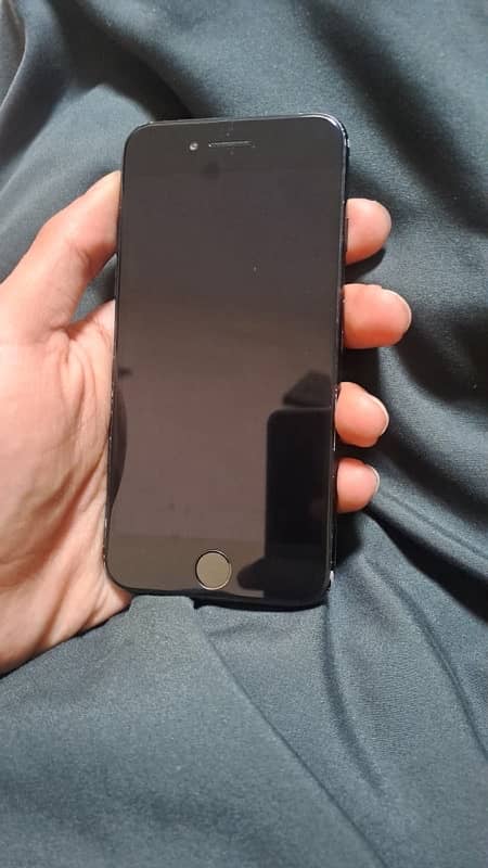 iPhone 7  128GB pta approved 4