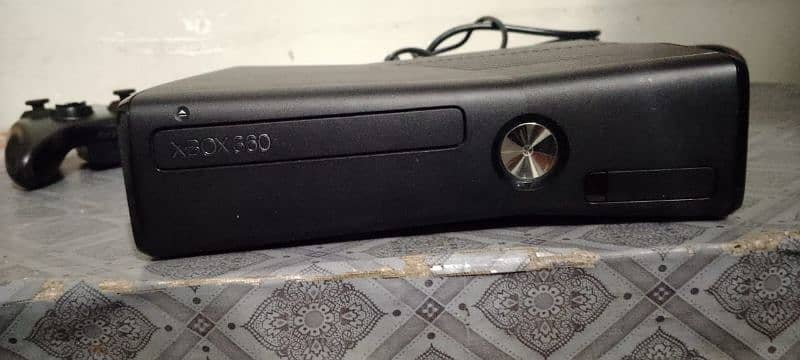 Xbox 360 available for sale good condition 3