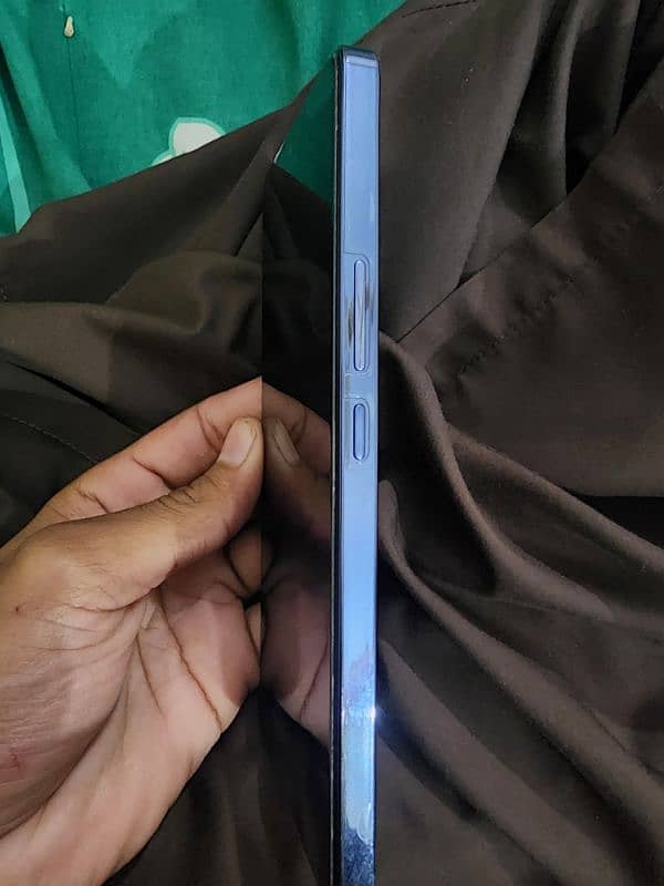 infinix note 40 9.9/10 condition with box+charger 1