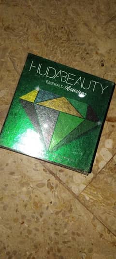 huda beauty  eye shadow