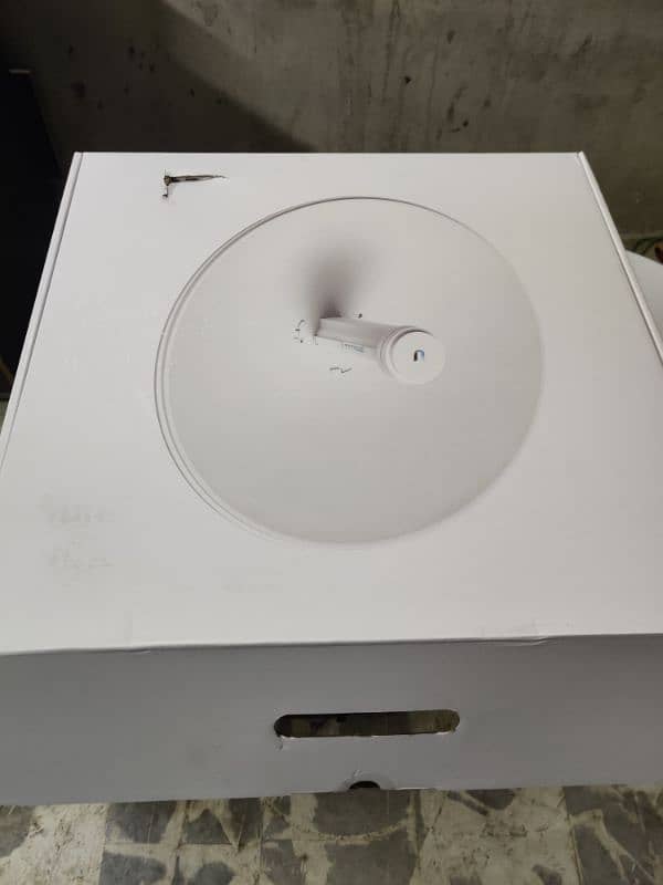 Uisp PBE 5AC power beam lite beam dish antenna 1