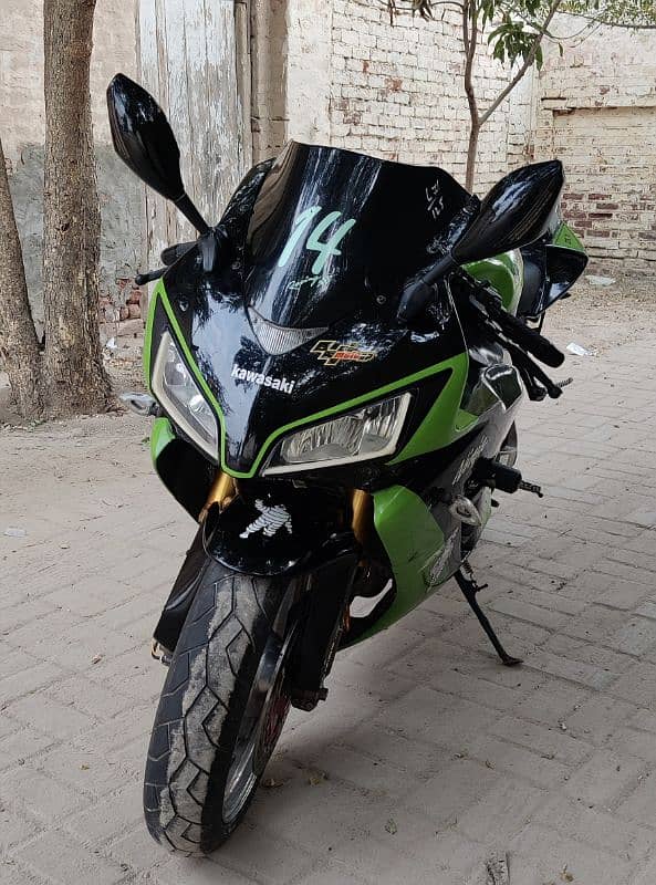 Kawasaki Zx7r for sale 0