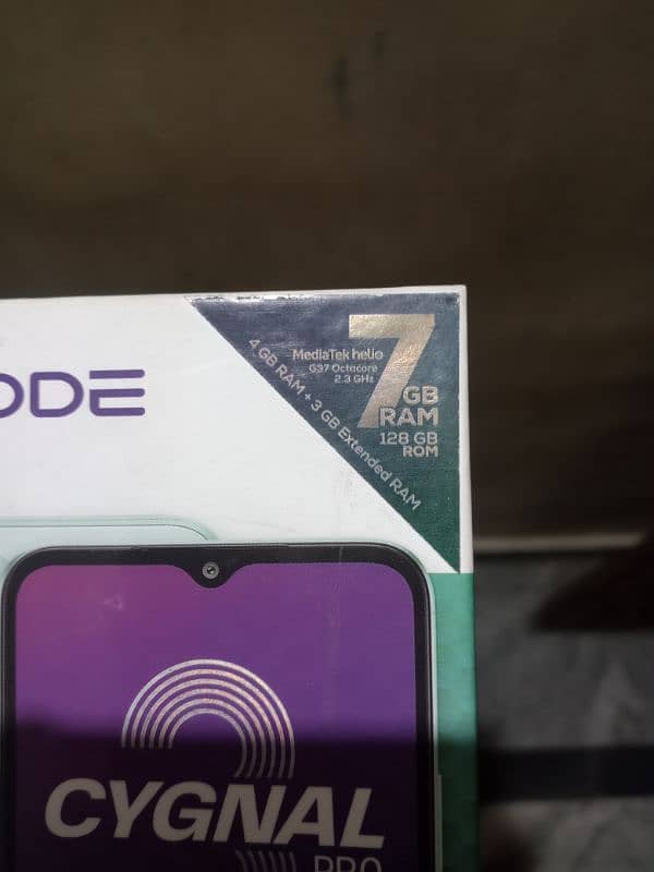 dcode sygnl 3 pro 4/128 with warranty see in pix 1