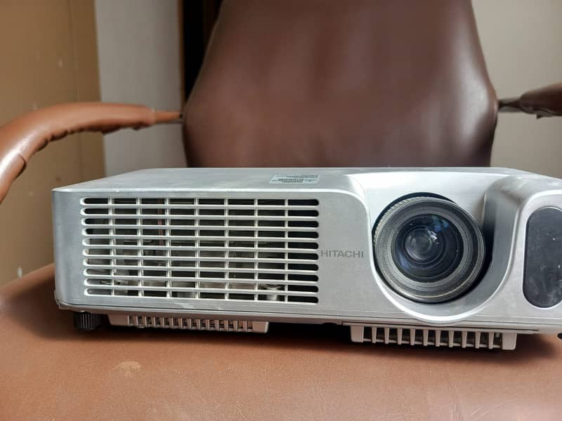 Hitachi Projector CP X260 4