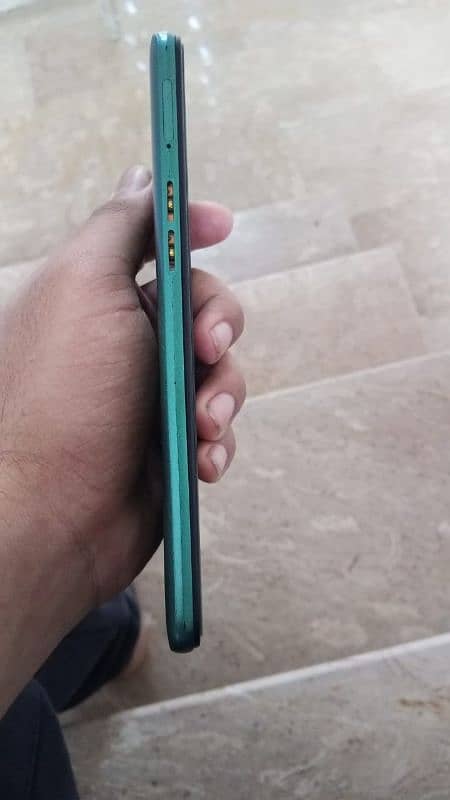 realme 5i 4/64 with original box charger 2