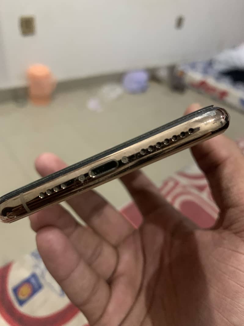 Apple iPhone XS Max 3