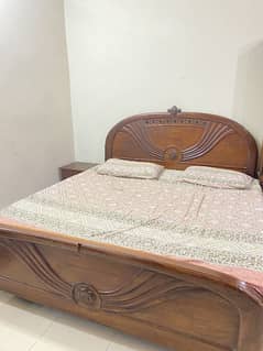 BED SET WITH 2 SIDE TABLES