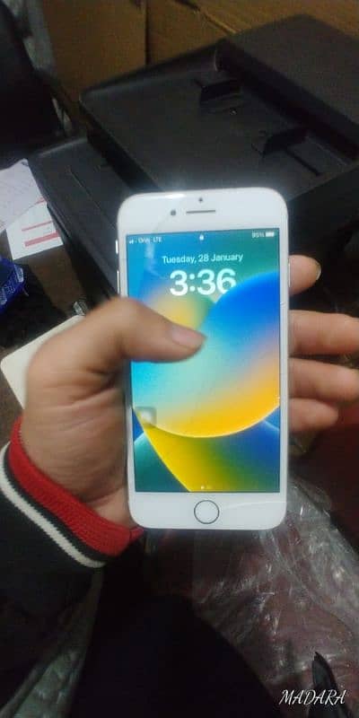 I phone 8 64 JB . non PTA 2