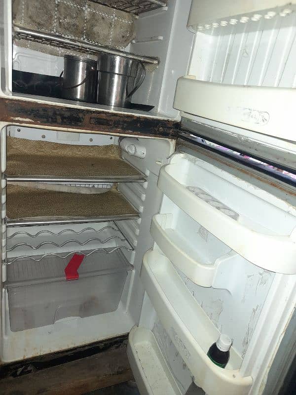 Medium size Refrigerator for sale Orient 4