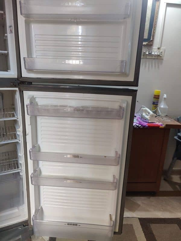 Dawlance Medium size fridge model 9188WBES 2