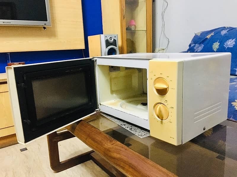 (Used) Samsung Microwave 2