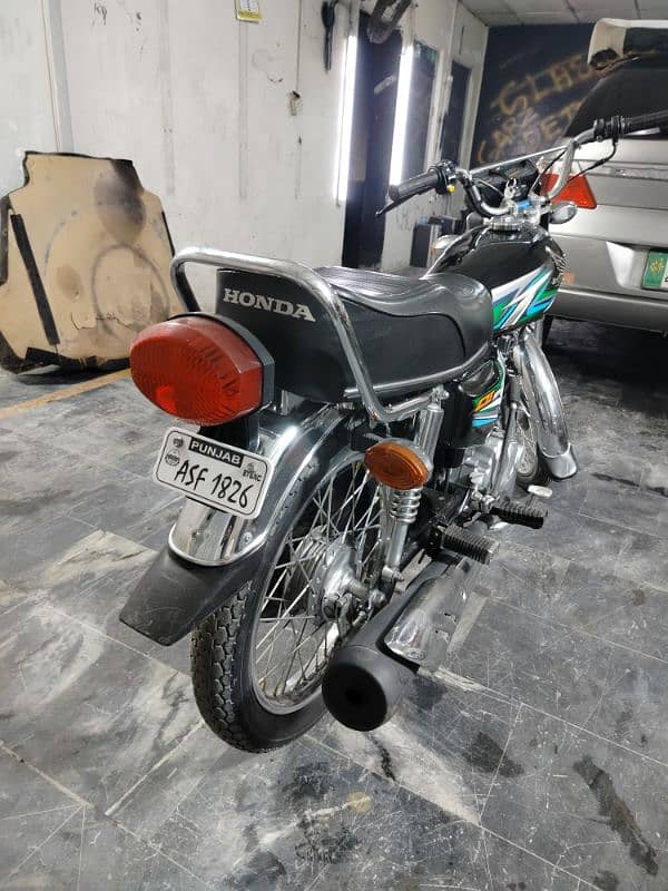 Honda 125 black total original 4