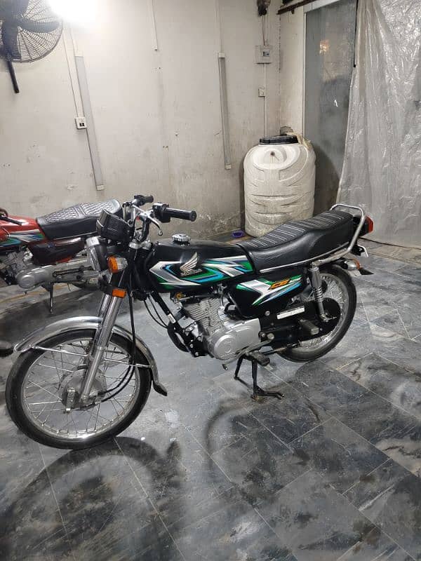 Honda 125 black total original 7