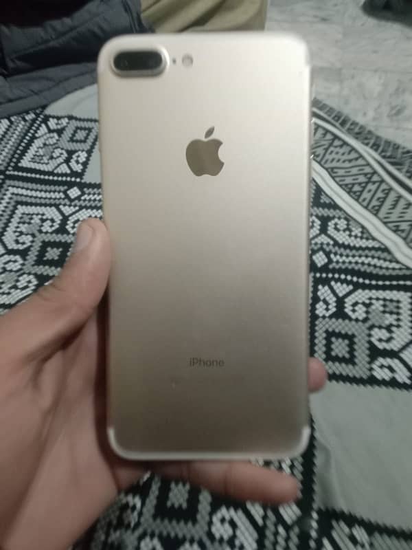 i phone 7 plus pta proved 128 gb all okay only battery change 0