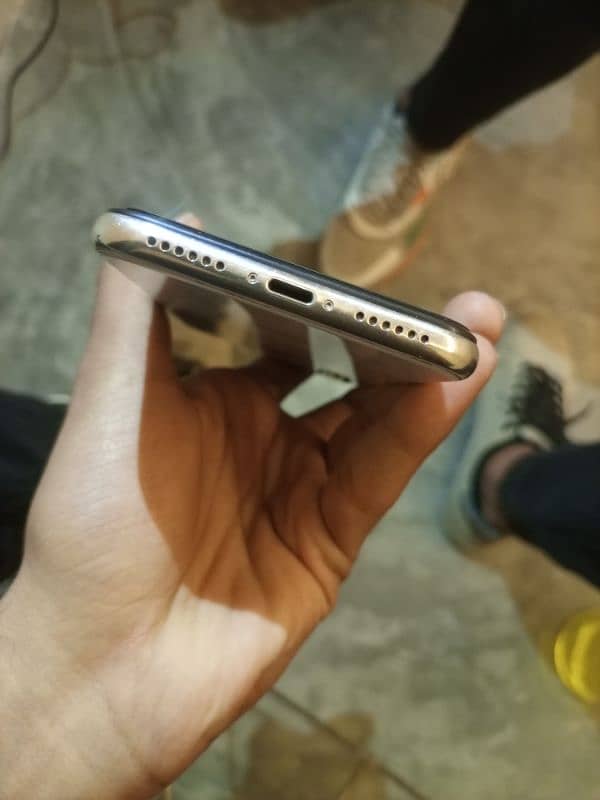 iPhone X Non PTA 64GB 4