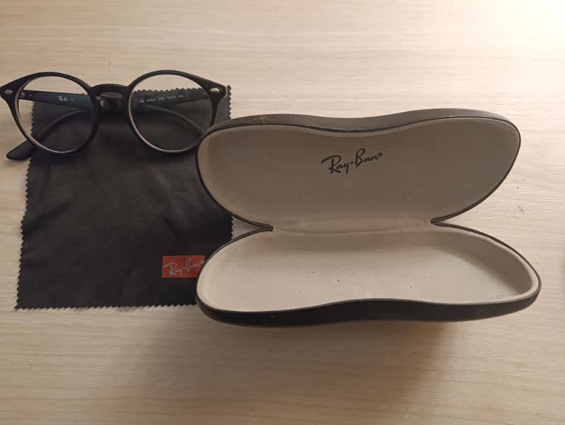 Original Ray Bans frame. Available at Amazing price 0