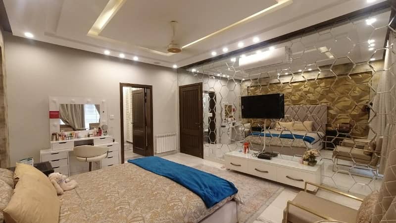 01 Kanal Luxury Fully Furnished+Basement Bungalow For Sale in Dha phase 7 Q block 11