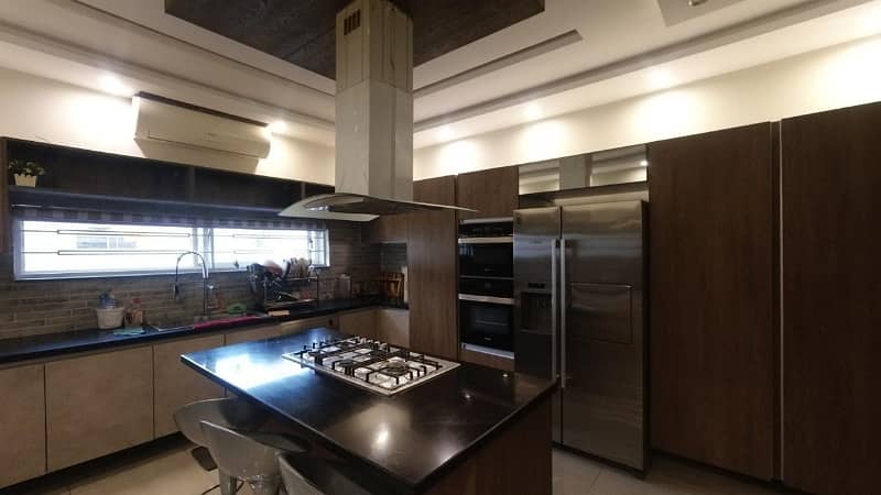 01 Kanal Luxury Fully Furnished+Basement Bungalow For Sale in Dha phase 7 Q block 15