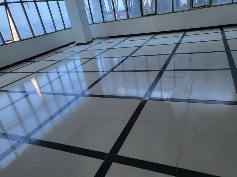 Brand new Plaza 12000 sqft For Rent For Corporate Offices Institutes software call center It Business Near Committee Chowk 0