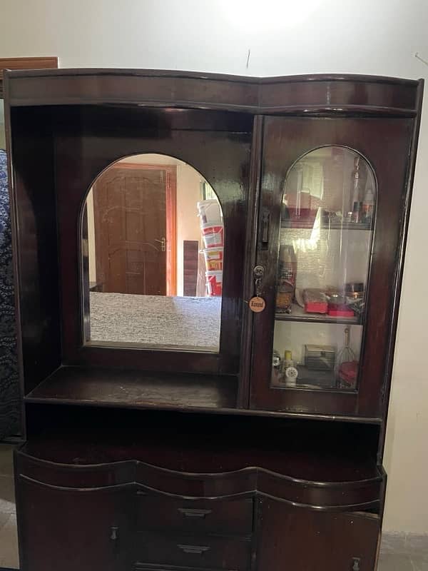 Wooden bed with two sidetables and dressing table 3