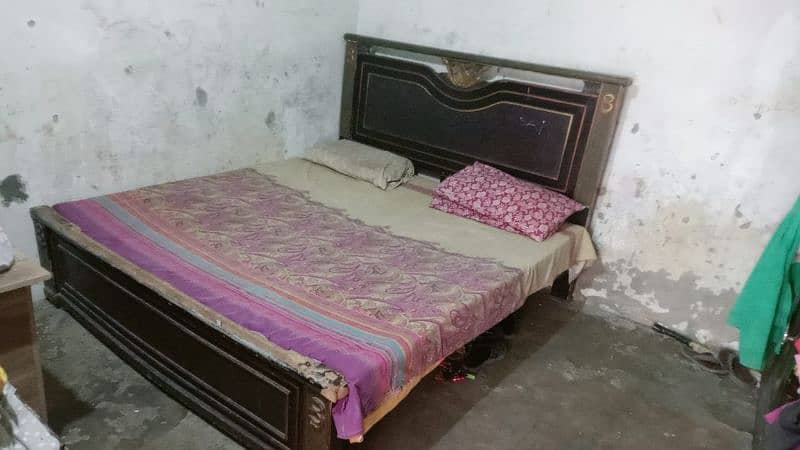 wooden bed 0