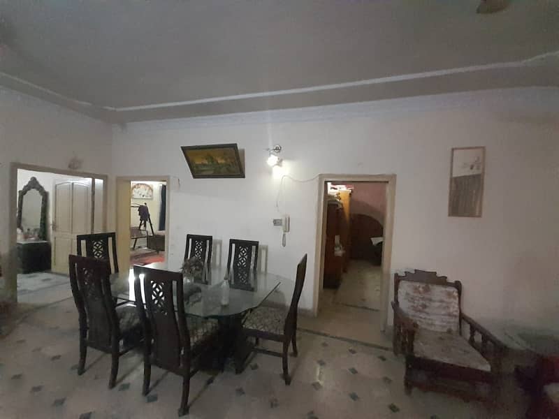 Stunning 10 Marla House Available For Sale In Gulshan-e-Iqbal 7