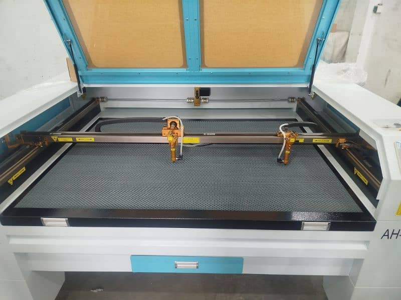 Laser cutting machine 4