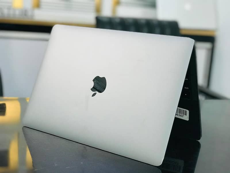 APPLE MACBOOK PRO 2017 WITH 16GB/256 SSG 2