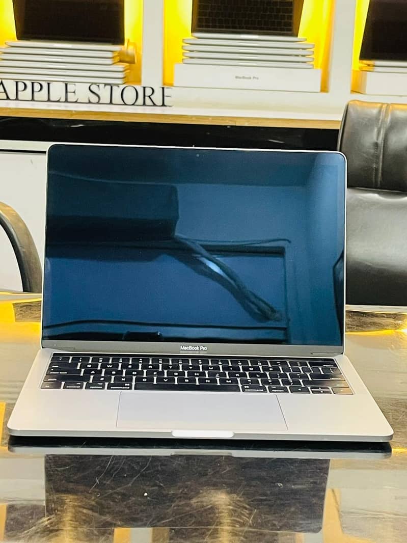 APPLE MACBOOK PRO 2017 WITH 16GB/256 SSG 7