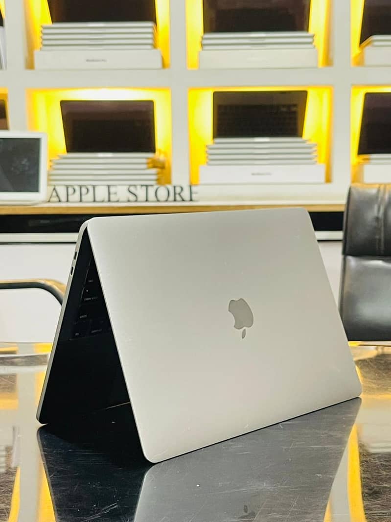 APPLE MACBOOK PRO 2017 WITH 16GB/256 SSG 10