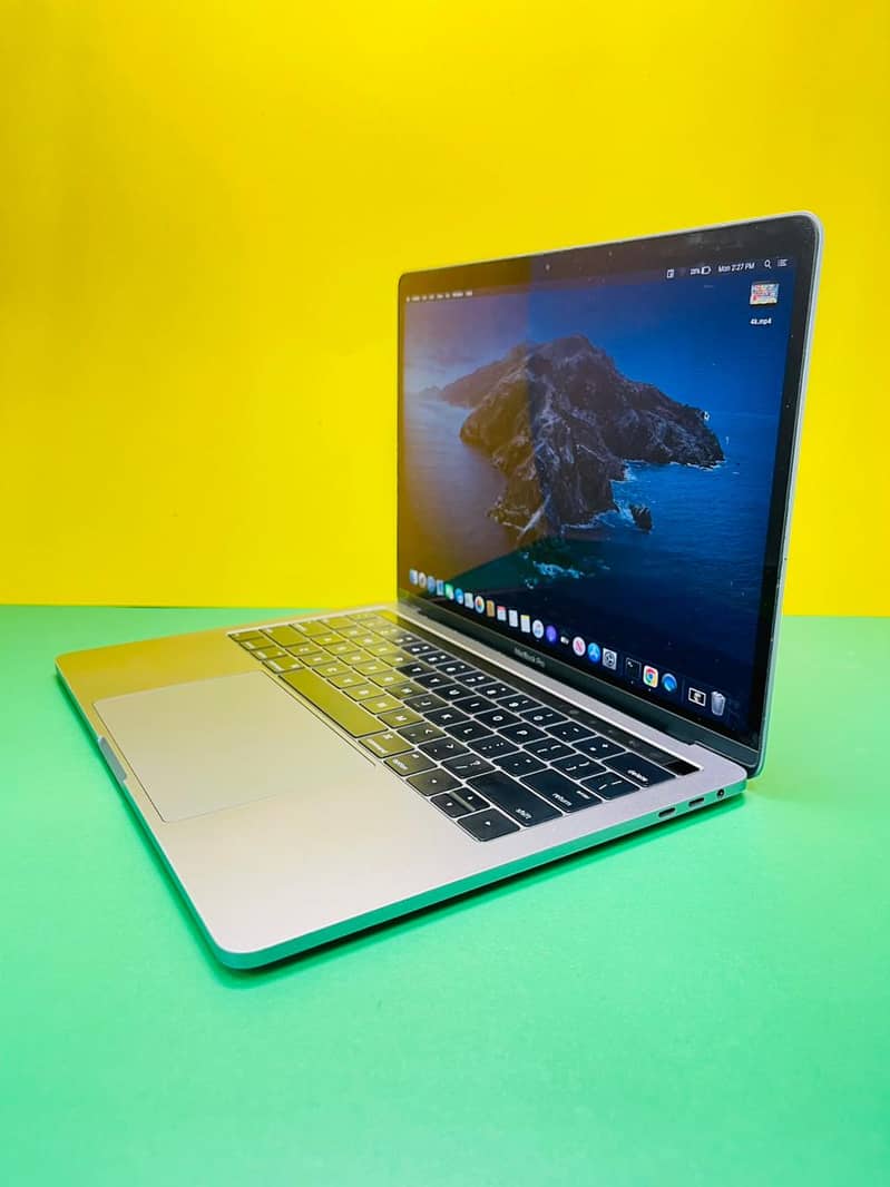 APPLE MACBOOK PRO 2018 13" RETINA DISPLAY 3