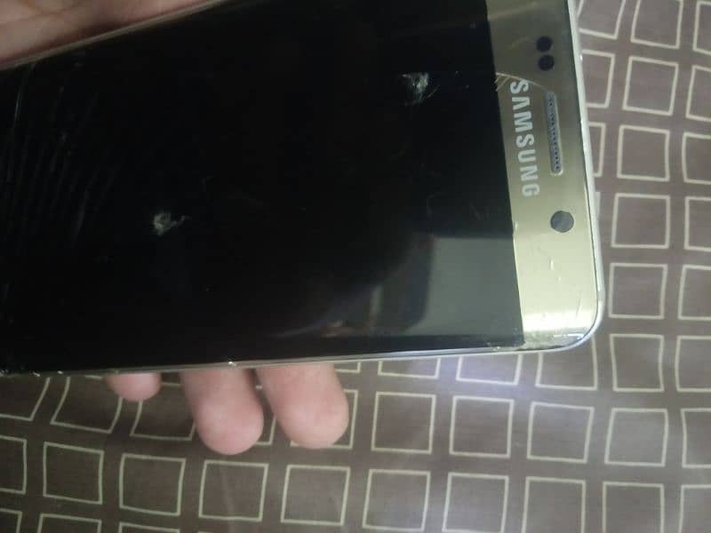 Samsung Galaxy S6 edge + 4