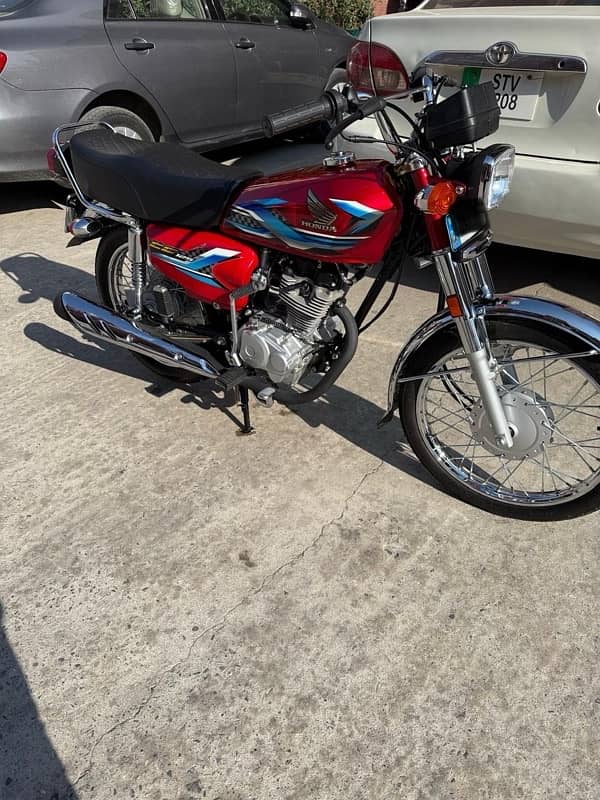 aoa i am selling my new honda cg 125 just like a new honda 1