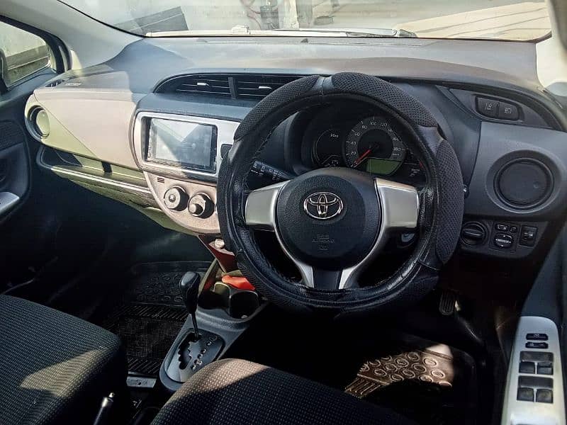 Toyota Vitz 2015 5