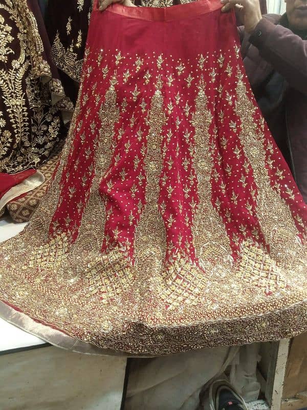 lehnga bilkul new h shop se lie hai but use ni kiya. . 0