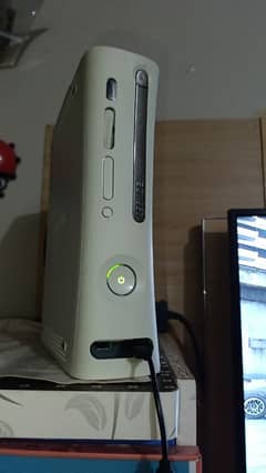 Xbox 360 60 Gb 80 + games including gta 5 taken 6 forza horizon 2