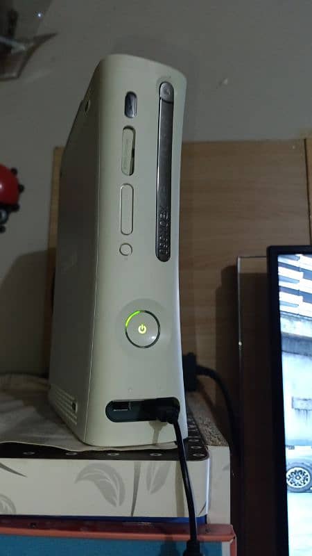 Xbox 360 60 Gb 80 + games including gta 5 taken 6 forza horizon 2 0