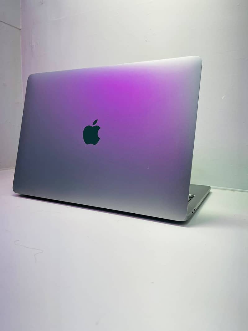 APPLE MACBOOK PRO M1 8