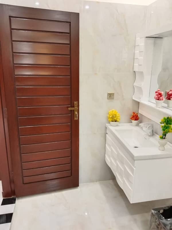 01 Kanal Luxury Fully Furnished+Basement Bungalow For Sale in Dha phase 7 Q block 34