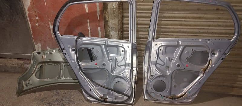 TOYOTA VITZ GATE AVAILABLE MODEL 2005-6-7-8-9-10 2